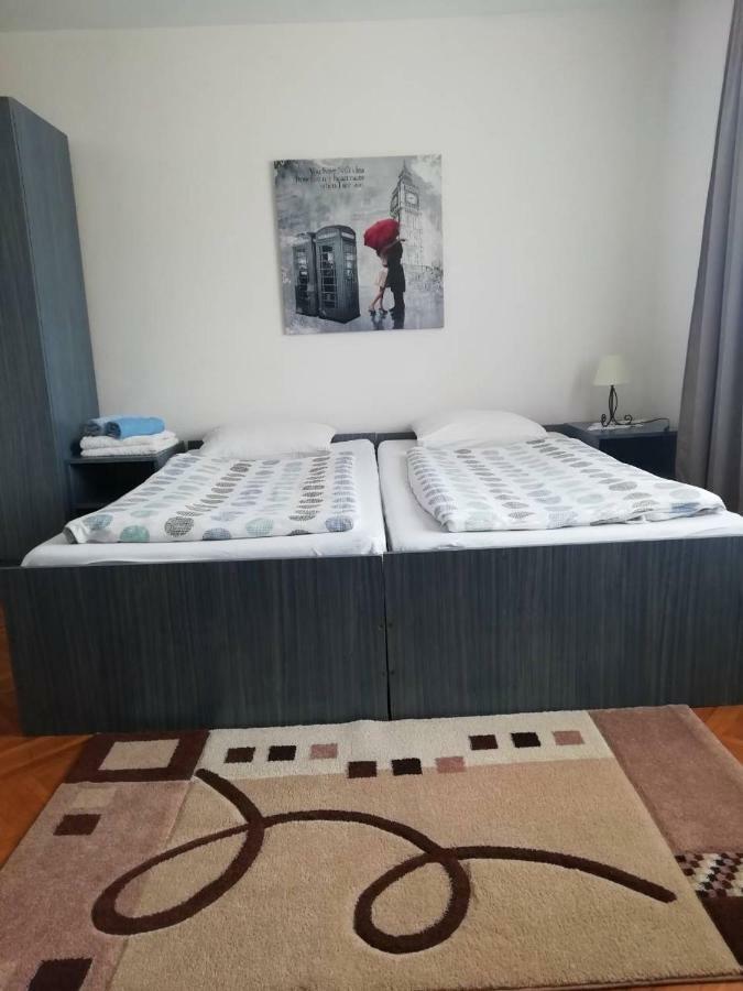 Guest House Olbina Korenica Extérieur photo